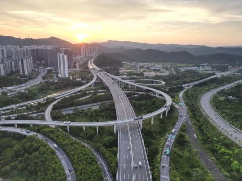 济广高速至广佛肇高速凤凰山隧道段