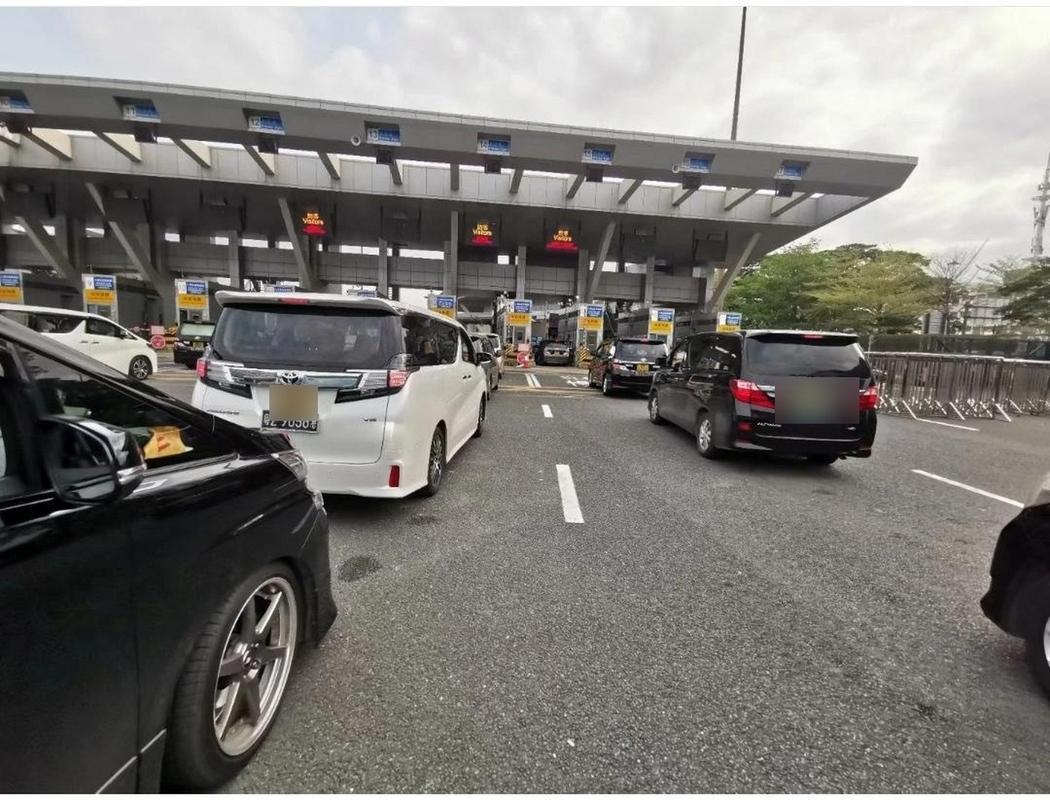 粤港两地车牌车辆通行口岸的实景图